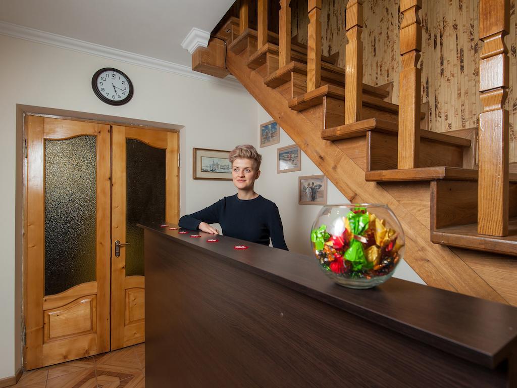 Like Hostel Chernivtsi Bagian luar foto