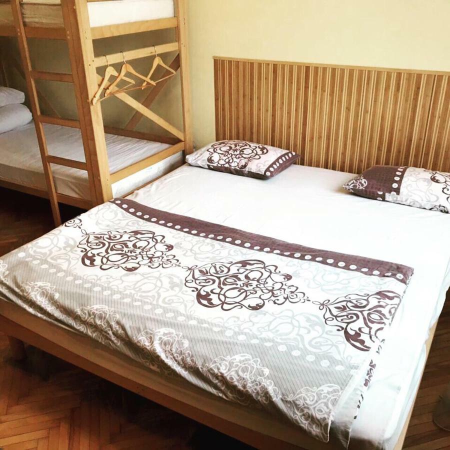 Like Hostel Chernivtsi Bagian luar foto