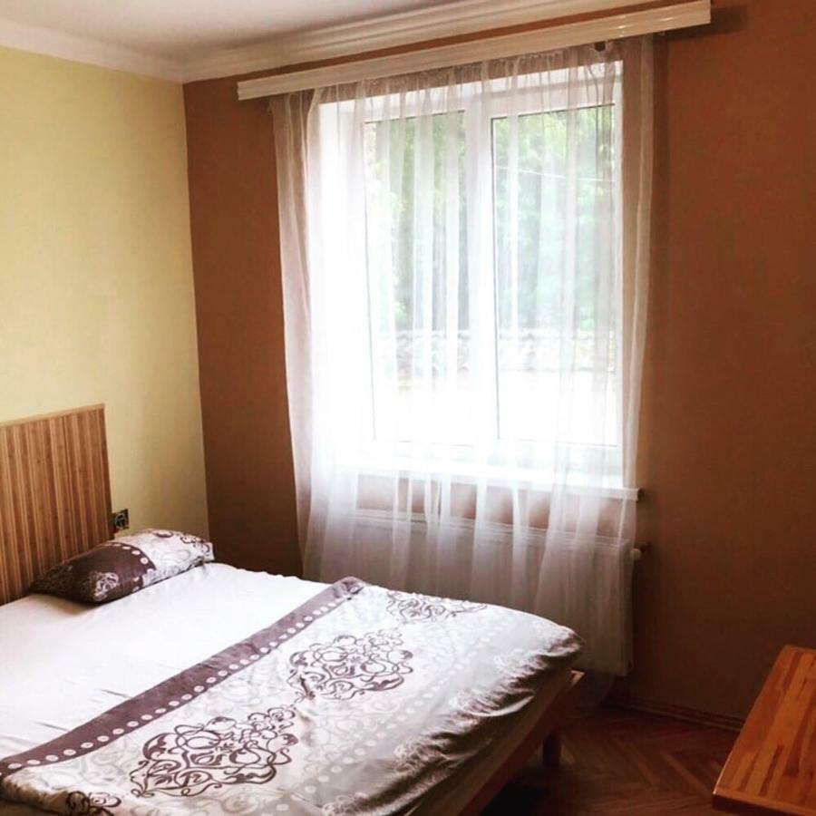 Like Hostel Chernivtsi Bagian luar foto