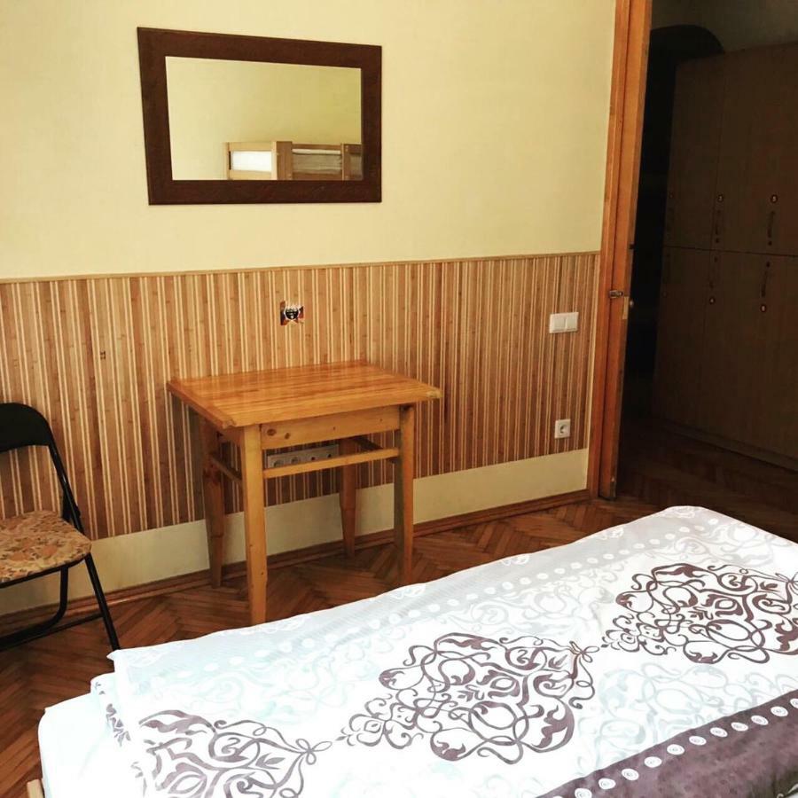 Like Hostel Chernivtsi Bagian luar foto